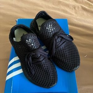Adidas Originals Deerupt Runner J (Size 4Y)